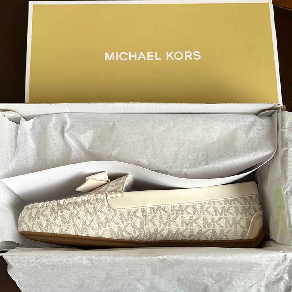 Michael Kors Erica Slipper Signature Vanilla  9 - Picture 2 of 12